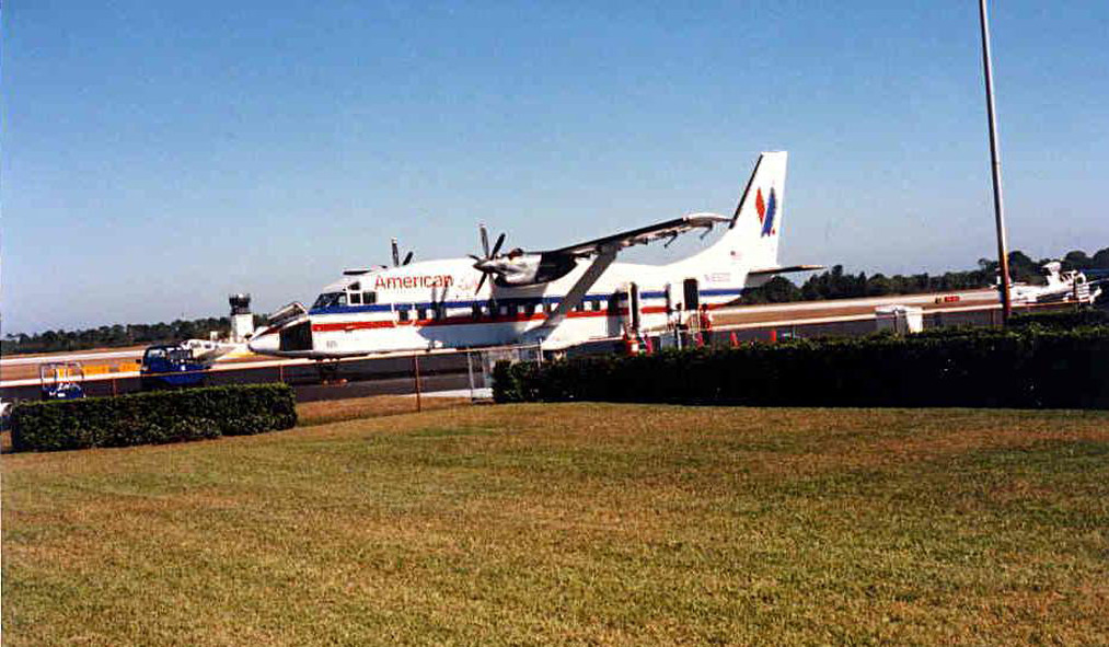 In late 1995, American Eagle initiated service from Vero Beach to Miami using Shorts 360 aircraft.