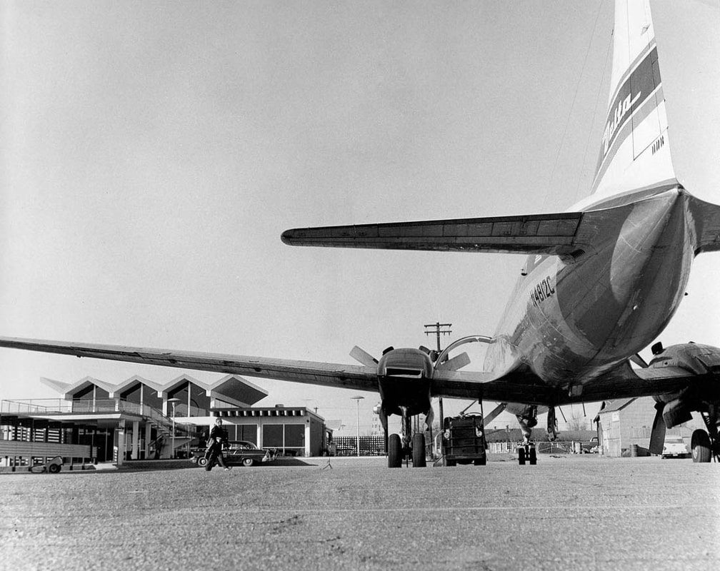 Delta Convair 440 at Macon Georgia 1959