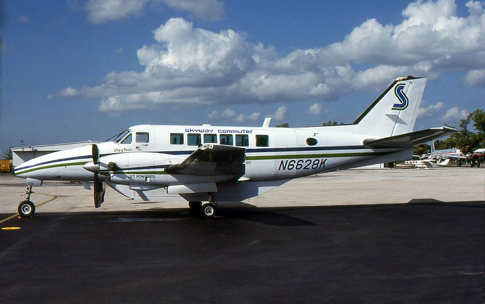 Piper Navajo N3582X painted in full Air Florida Commuter colors.
