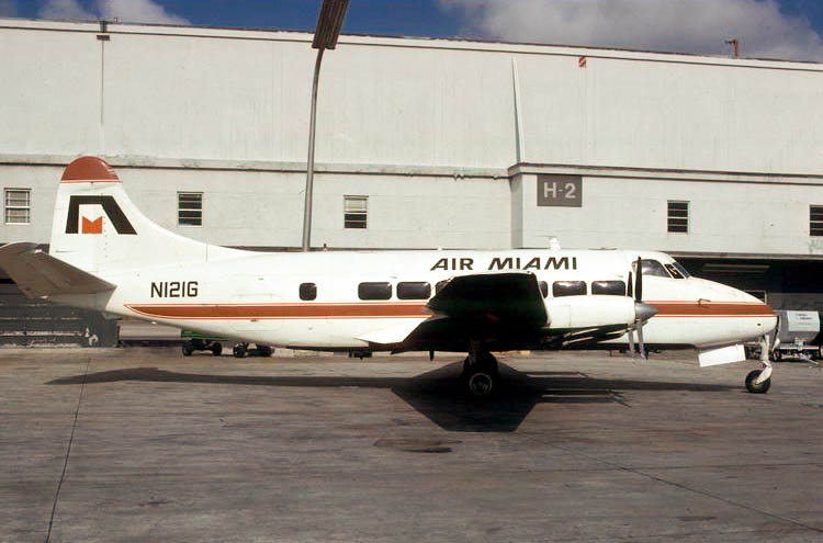 Air Miami de Havilland DH-114 Heron N121G at Miami in 1980 wearing the revised color scheme.