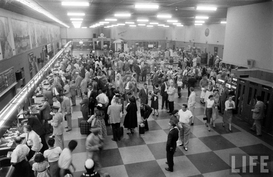 The main ticketing lobby at Atlanta in 1956. This was the world's longest ticket counter when it opened in 1948.