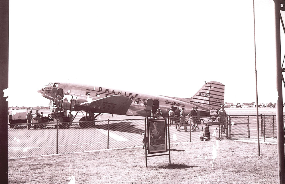 Braniff Airways DC-3 N25666.